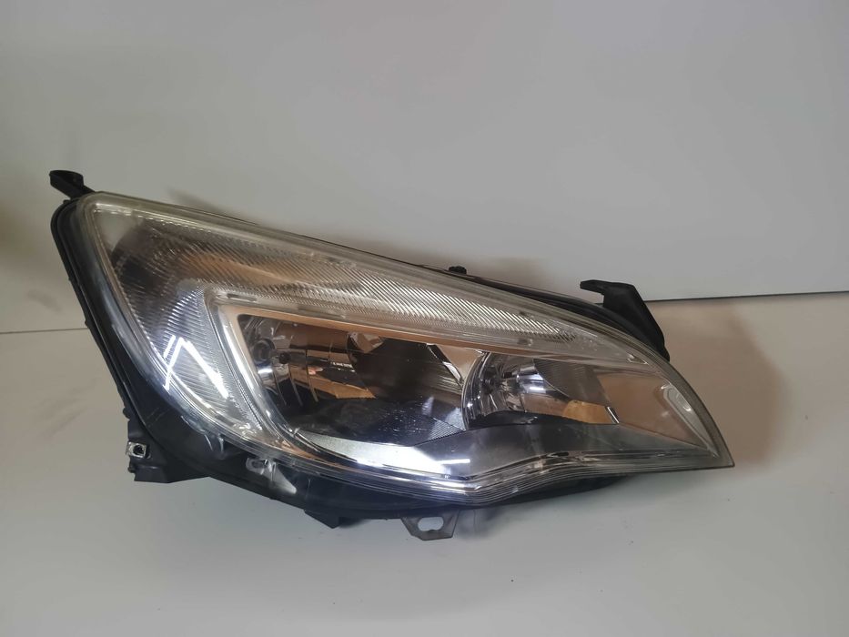 Przednia prawa lampa Opel Astra J 4 2011r. Oryginał bez uszkodzeń