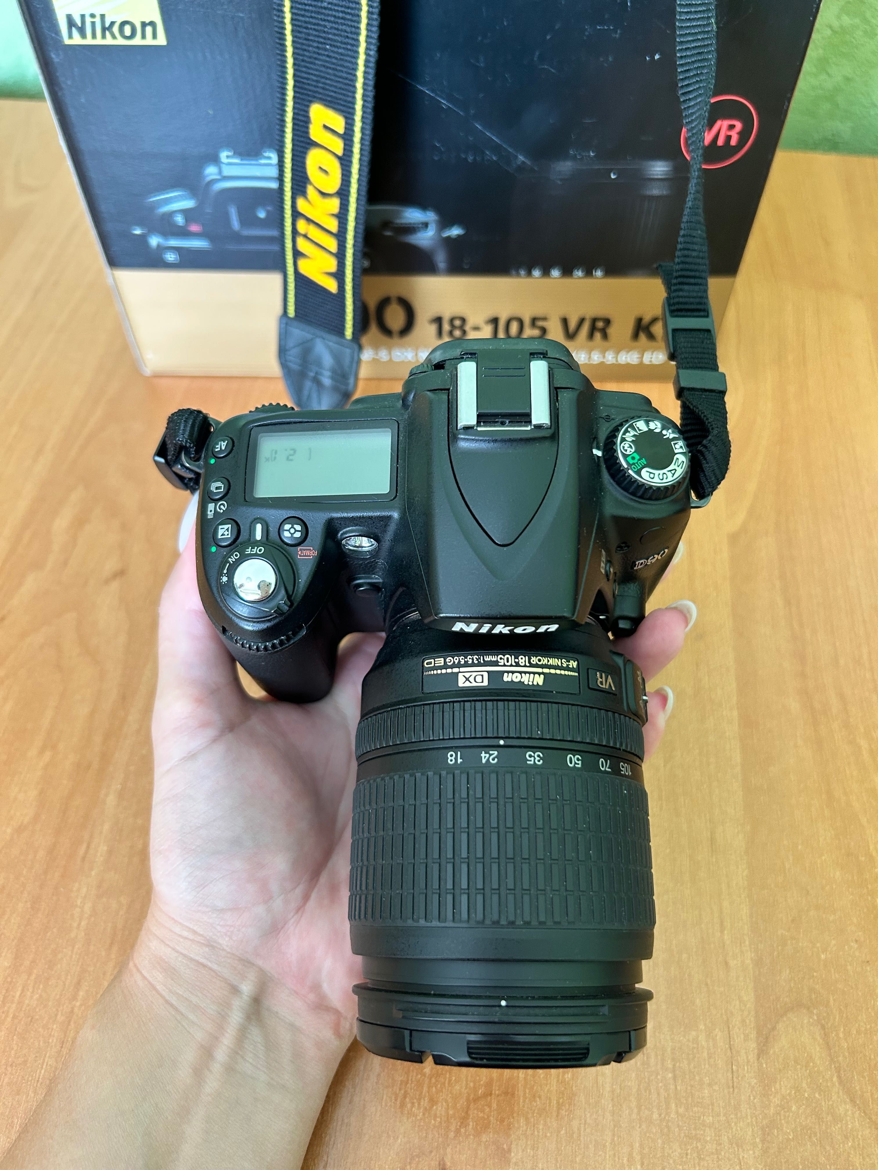 Фотокамера цифрова дзеркальна Nikon D90 Kit 18-105VR, сумка, карта.
