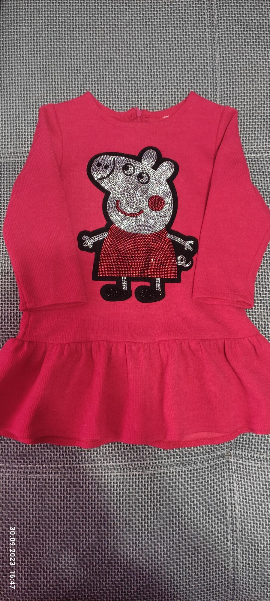 Продам платье для девочки Свинка Пеппа, р-р. 104-110 см. 4-5 лет.