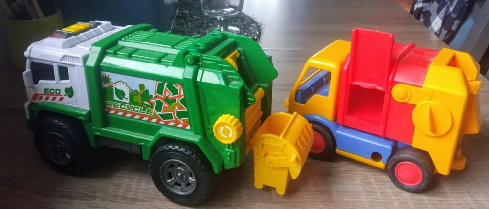 2 śmieciarki ze smietnikami/auta- samojezdna swiatlo/dżwięk & Wader