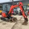 Aluga-se miniretroescavadora Kubota U27