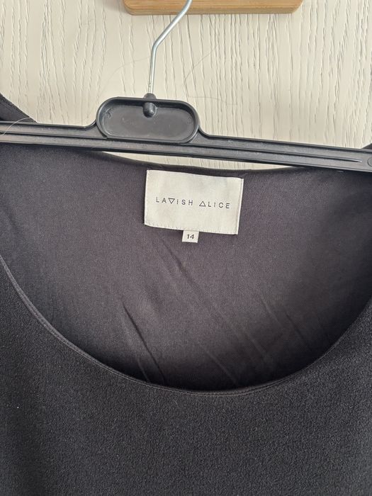 Czarna sukienka mini z peleryna karnawal impreza bal studniowka