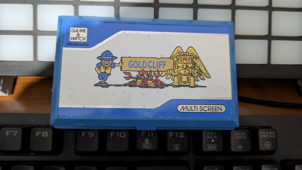 Gold cliff Nintendo vintage