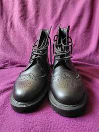 Botas Dr. Martens modelo raro Ormond picotado inglês UK9 EUR 43