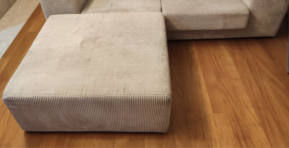 Sofá com Puf/Mesa de apoio