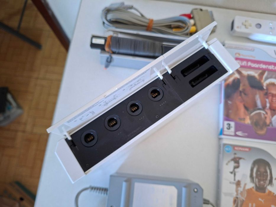 Nintendo Wii Branca 1º Modelo + 1 Comando + 6 jogos *100% Funcional*