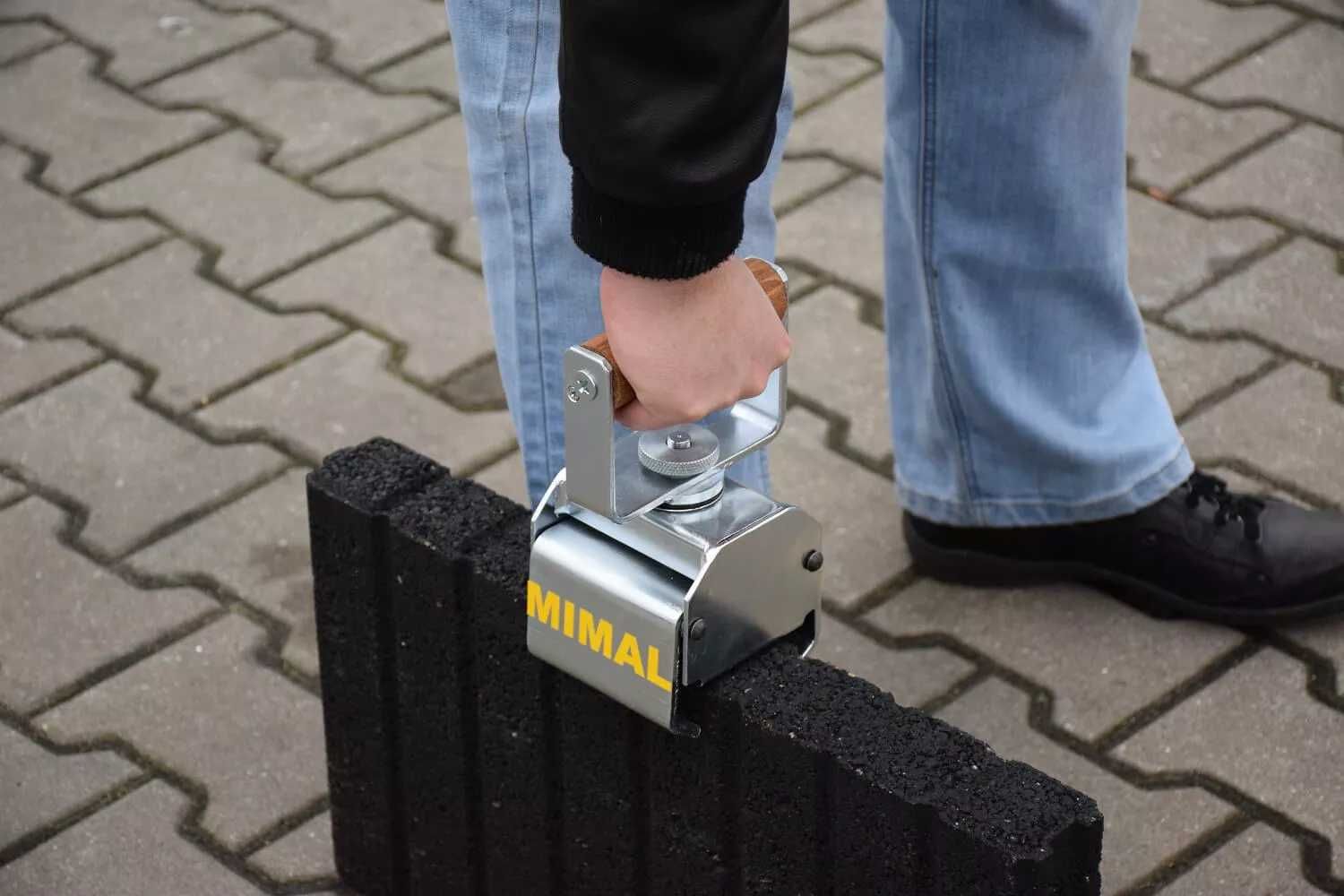 Ręczny chwytak walizkowy Mimal RCW do obrzeży betonowych