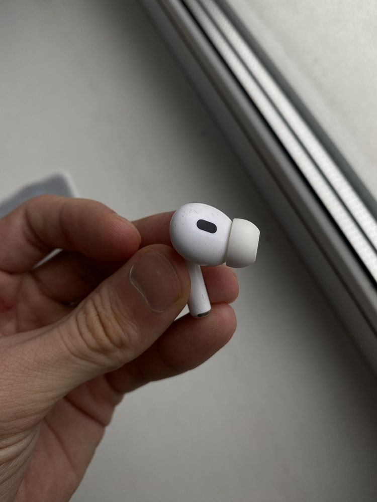 AirPods Pro 2, левый AirPods Pro 2