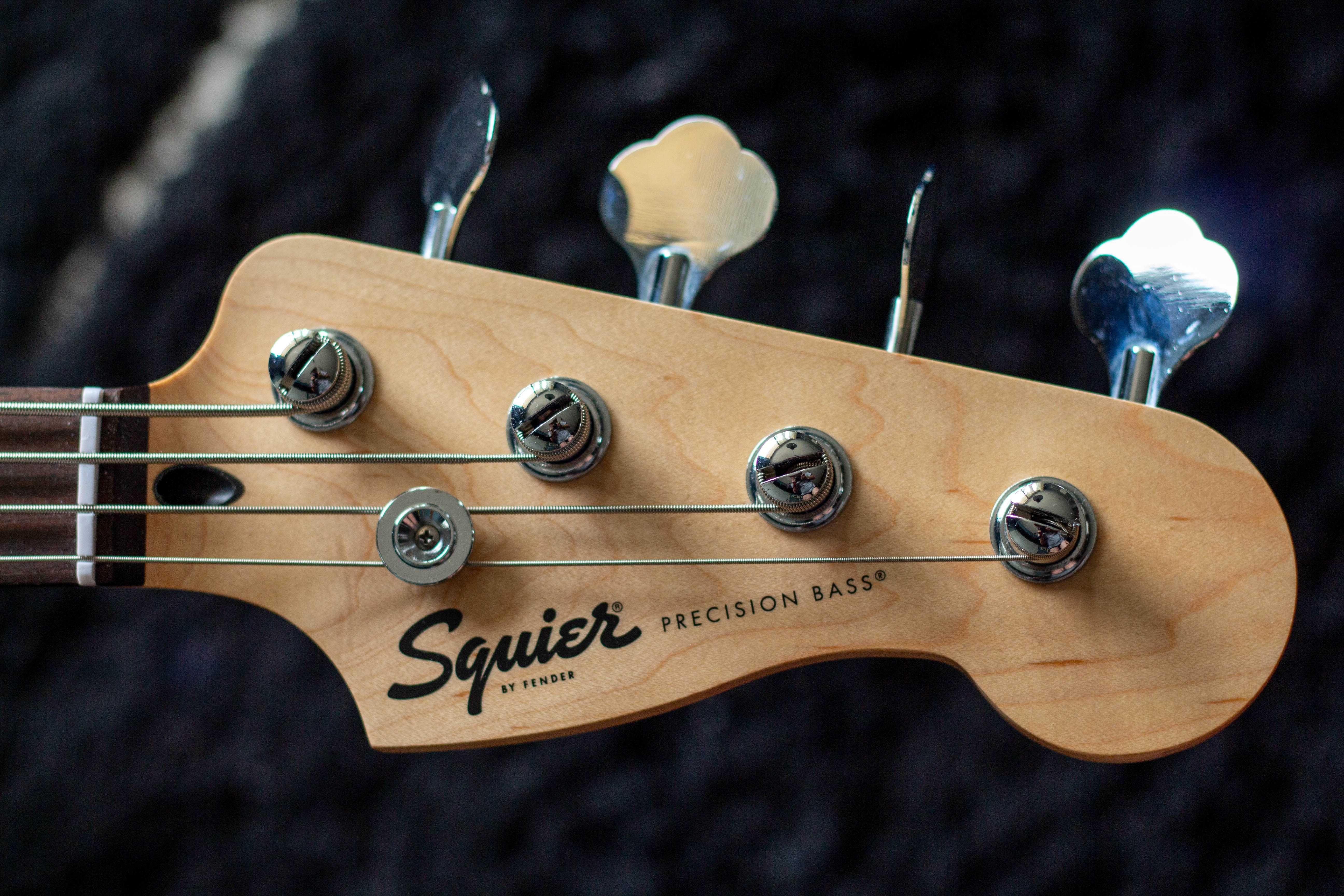 Gryf Squier by Fender Precision Bass Nowy z kluczami