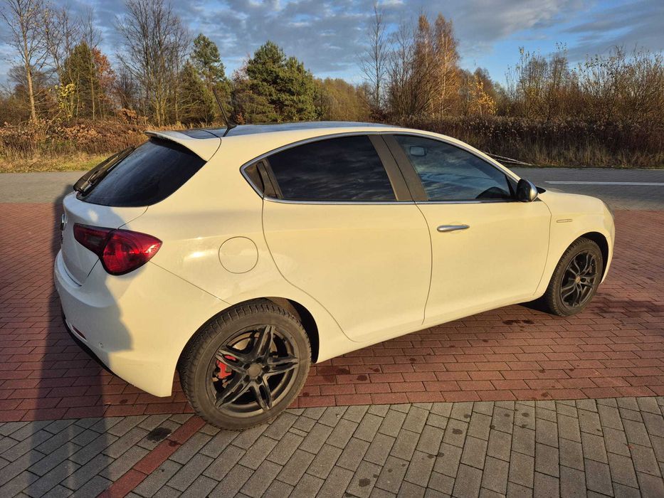 Alfa Romeo Giulietta 1.6,  2011, zadbana, bogate wyposażenie.