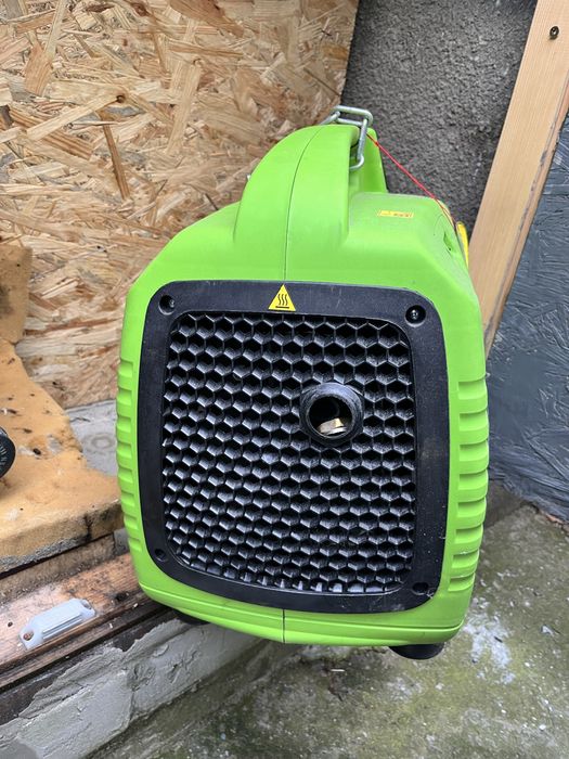 Інверторний генератор Zipper ZI-STE2000IV + 20л бензина