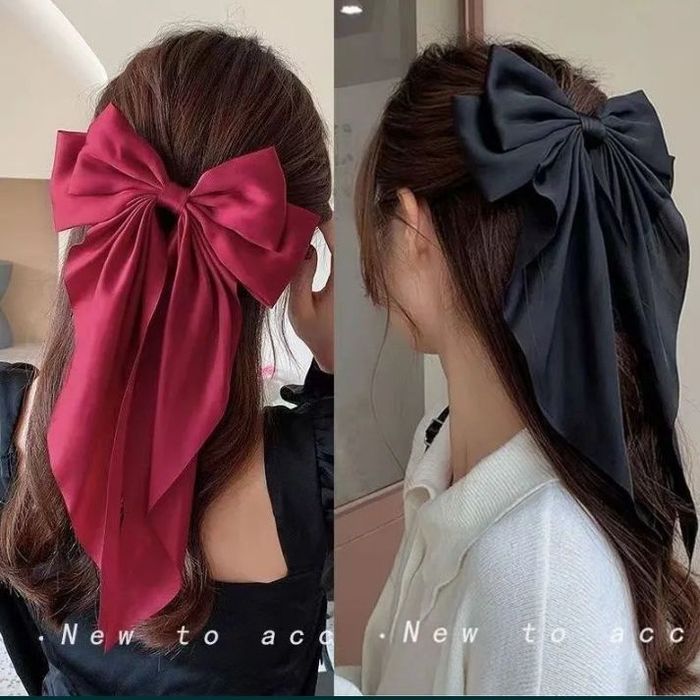 Великий атласний бант