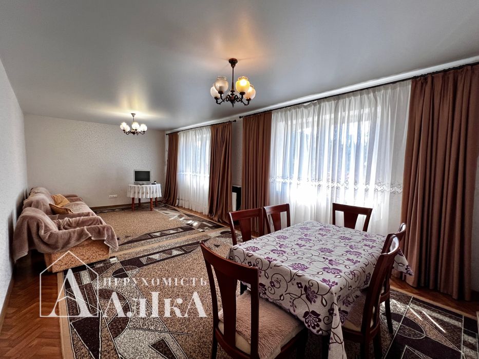 Продам великий будинок в чудовому затишному місці!