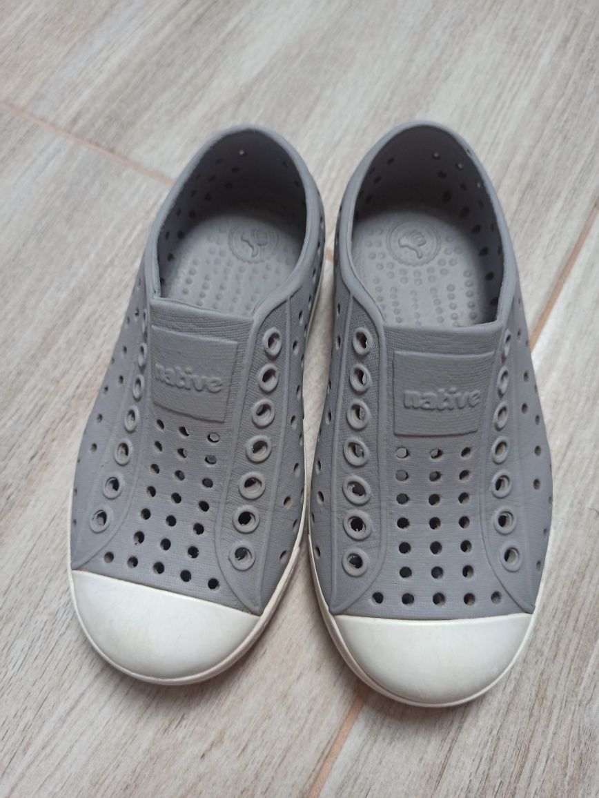 Buty dziurki native eva trampki wegańskie c9 wodoodporne 25 26