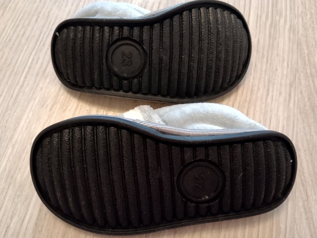Nowe papcie kapcie rozmiar 23