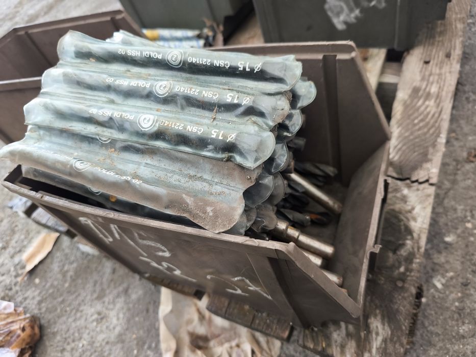 Wiertła do metalu stożek narzynki gwintowniki  leżaki magazynowe PRL