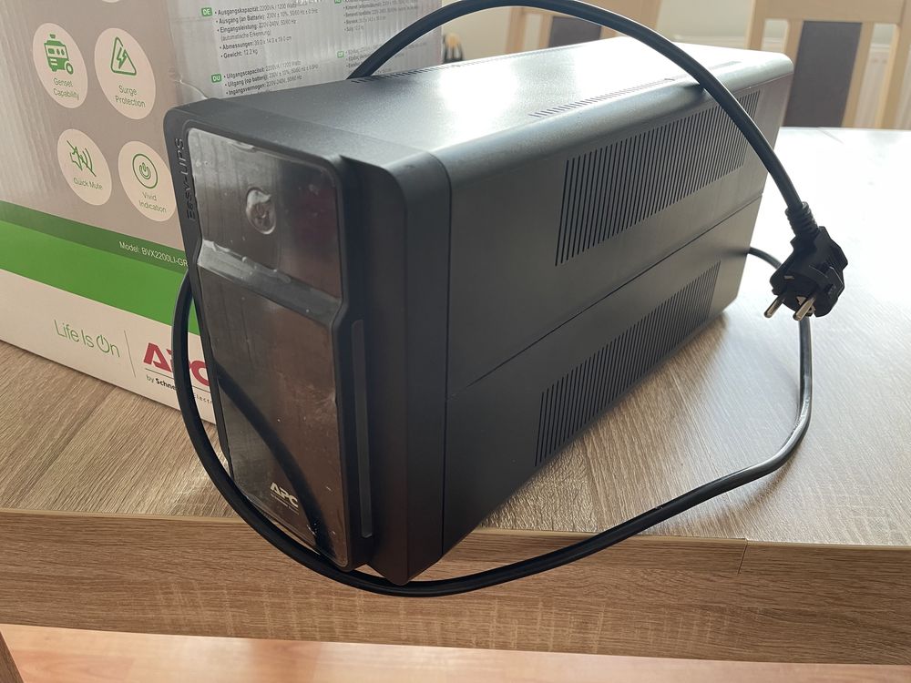 Блок питания APC Easy-UPS 2200VA