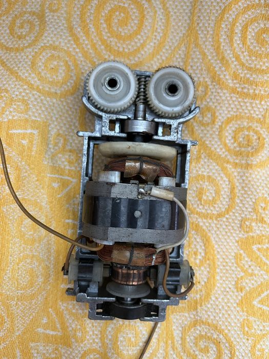 Двигун мотор міксера «Рось»