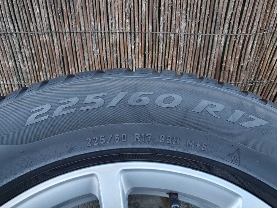 4x Oryginalne koła 17-stki Audi A6 225/60/17 99H Pirelli 6,4mm 2018r.