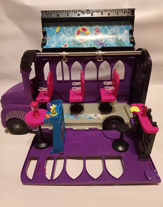 Автобус Monster High