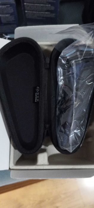 Máquina de barbear PHILIPS Série 7000 com recargas de limpeza