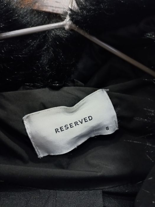 Kurtka zimowa czarna puffer z futerkiem reserved