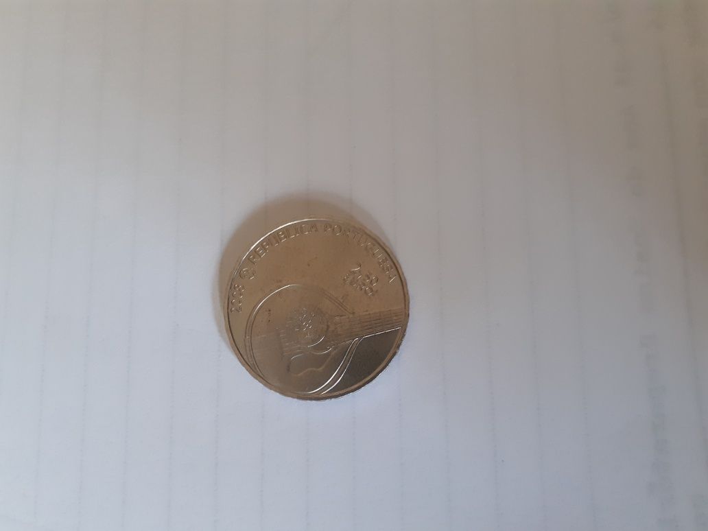 3 moedas de colecção, uma de 5€ em prata, duas de 2,5£