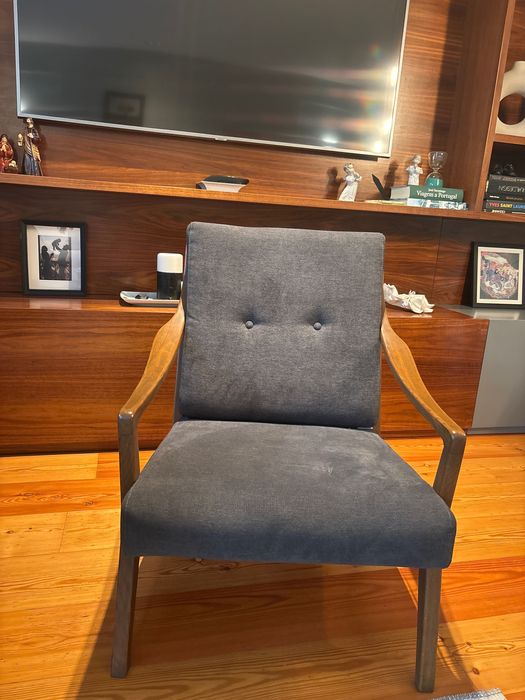 Cadeirão madeira e estofo grafite Homes in Heaven