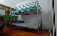 Łóżko piętrowe, metalowe + dwa materace (z osłonami)