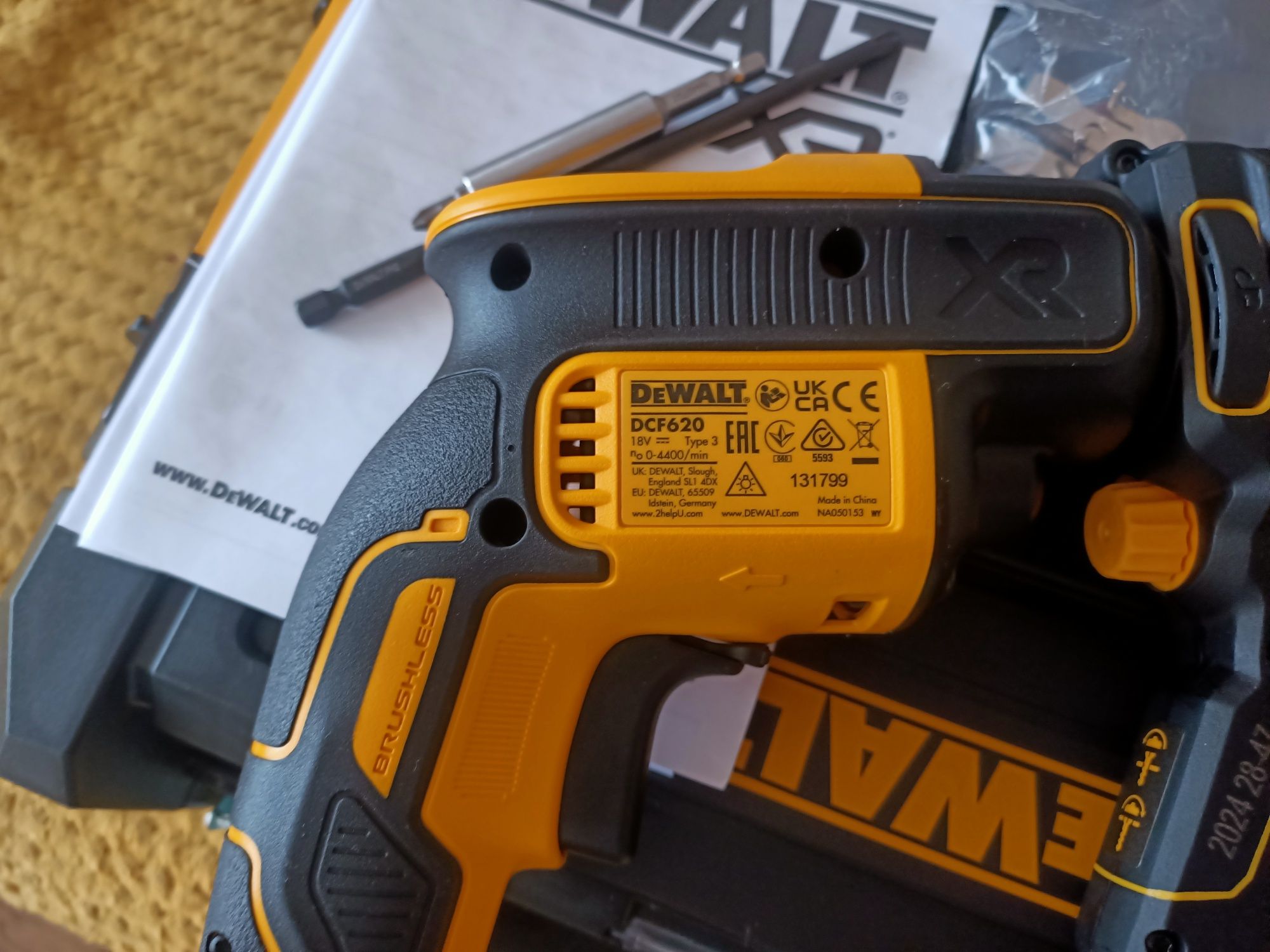 Nowa  oryginalna wkrętarka taśmowa DeWalt dcf620+magazynek