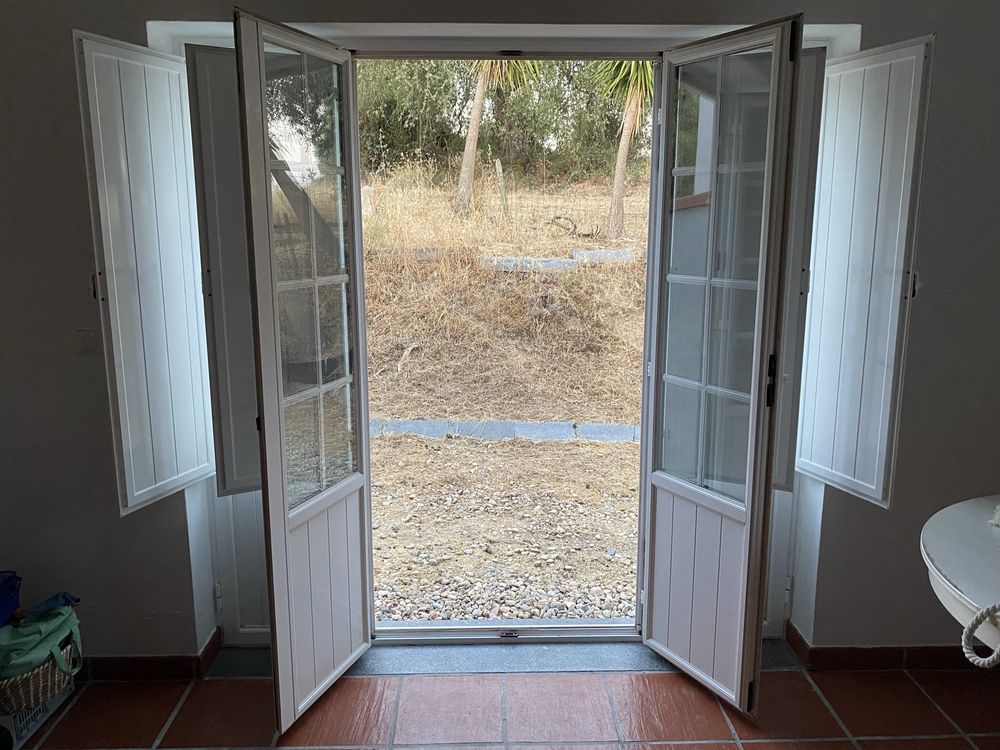 x1 Janela em aluminio c/ vidro duplo 4 folhas - 200x200cm
