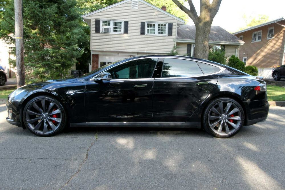 Tesla Model S P90D      2016