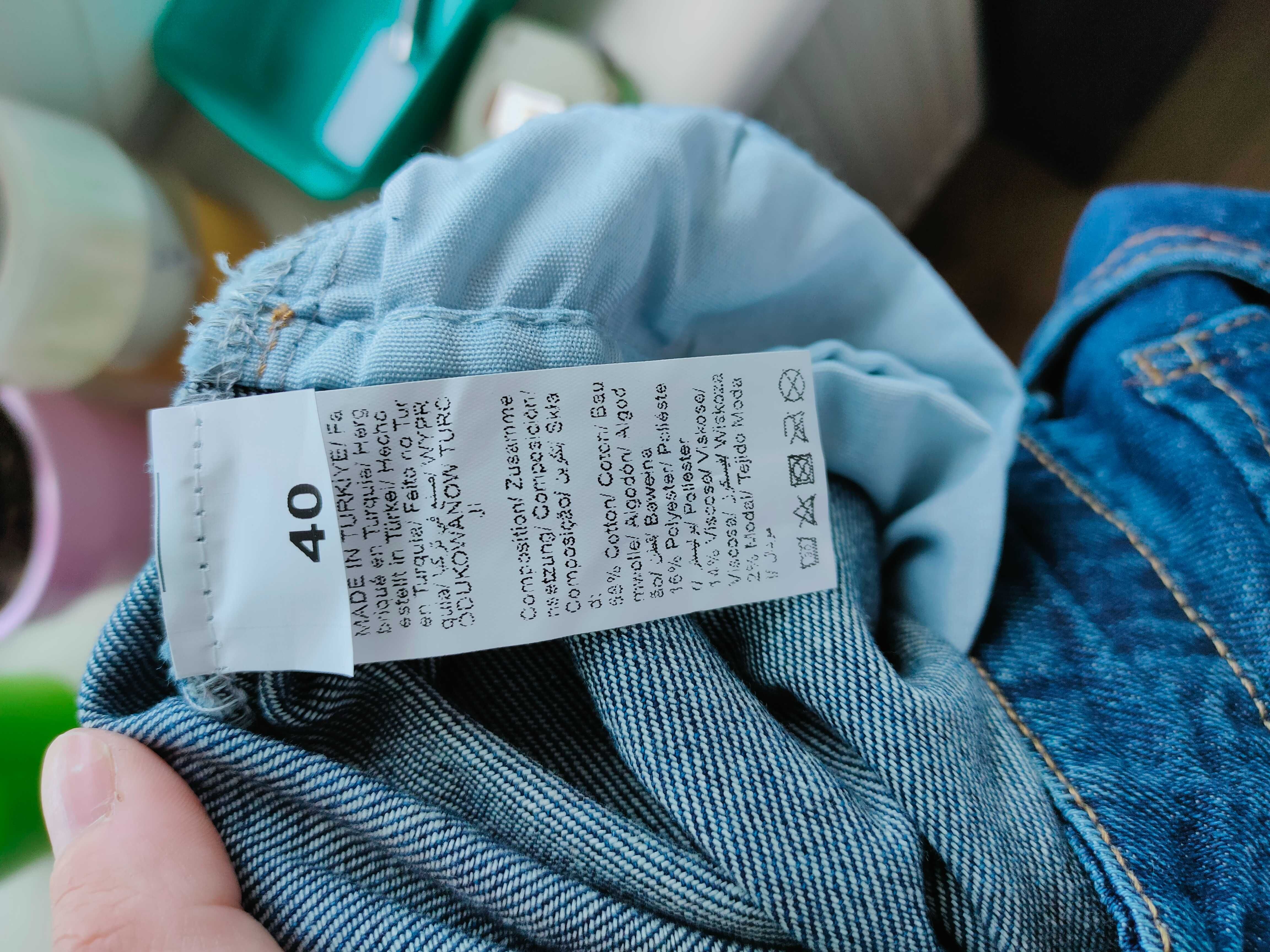 NOWE, niebieskie jeansy z przetarciami r. 40 (L)