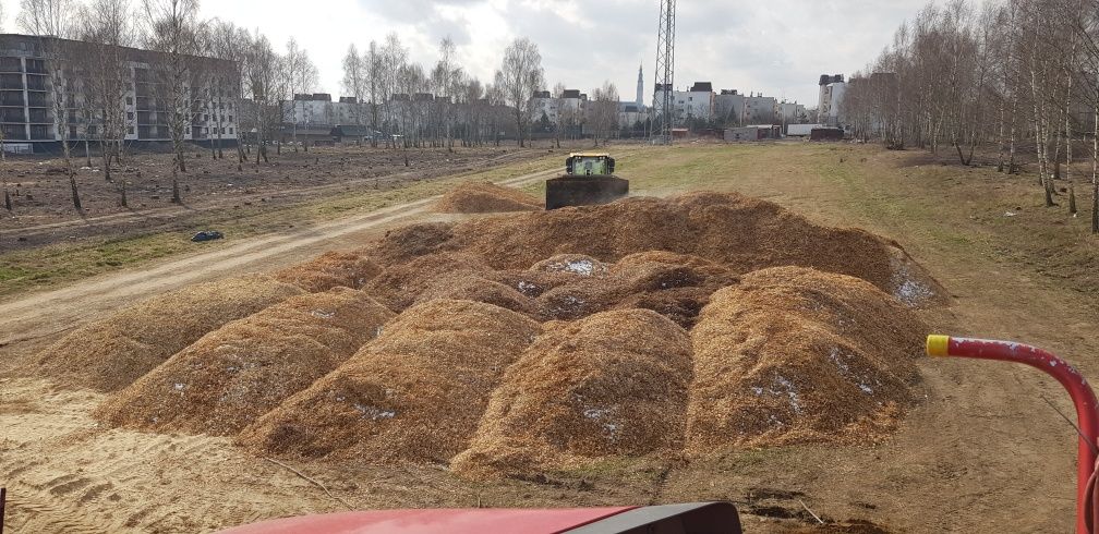 Zrębka drzewna ,opał,zrębka do ogrodu, Rosypywanie zrębki