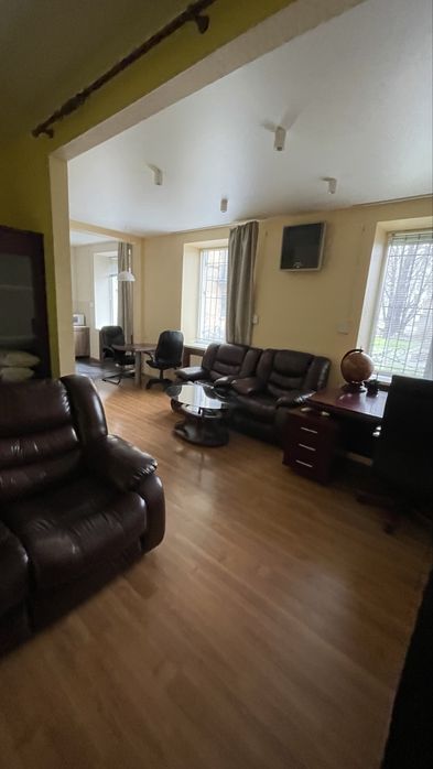 Продам 5 кімнатну квартиру в Центпі міста