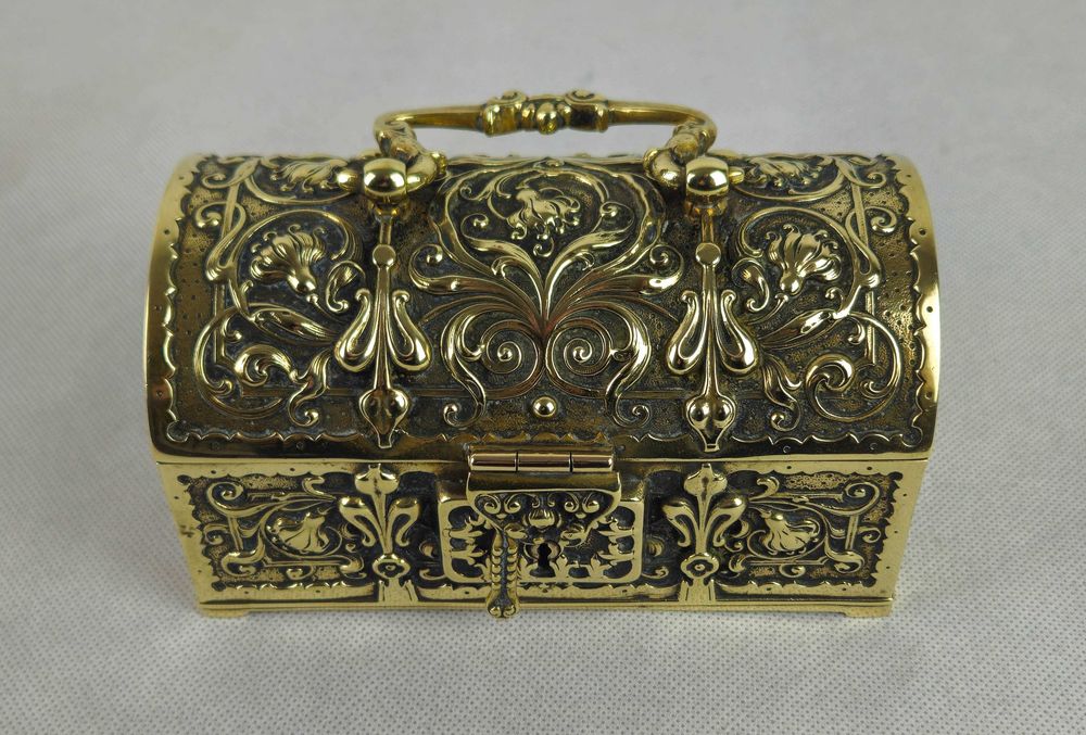 Piękna stylowa mosiężna szkatułka w kształcie kufra z Francji