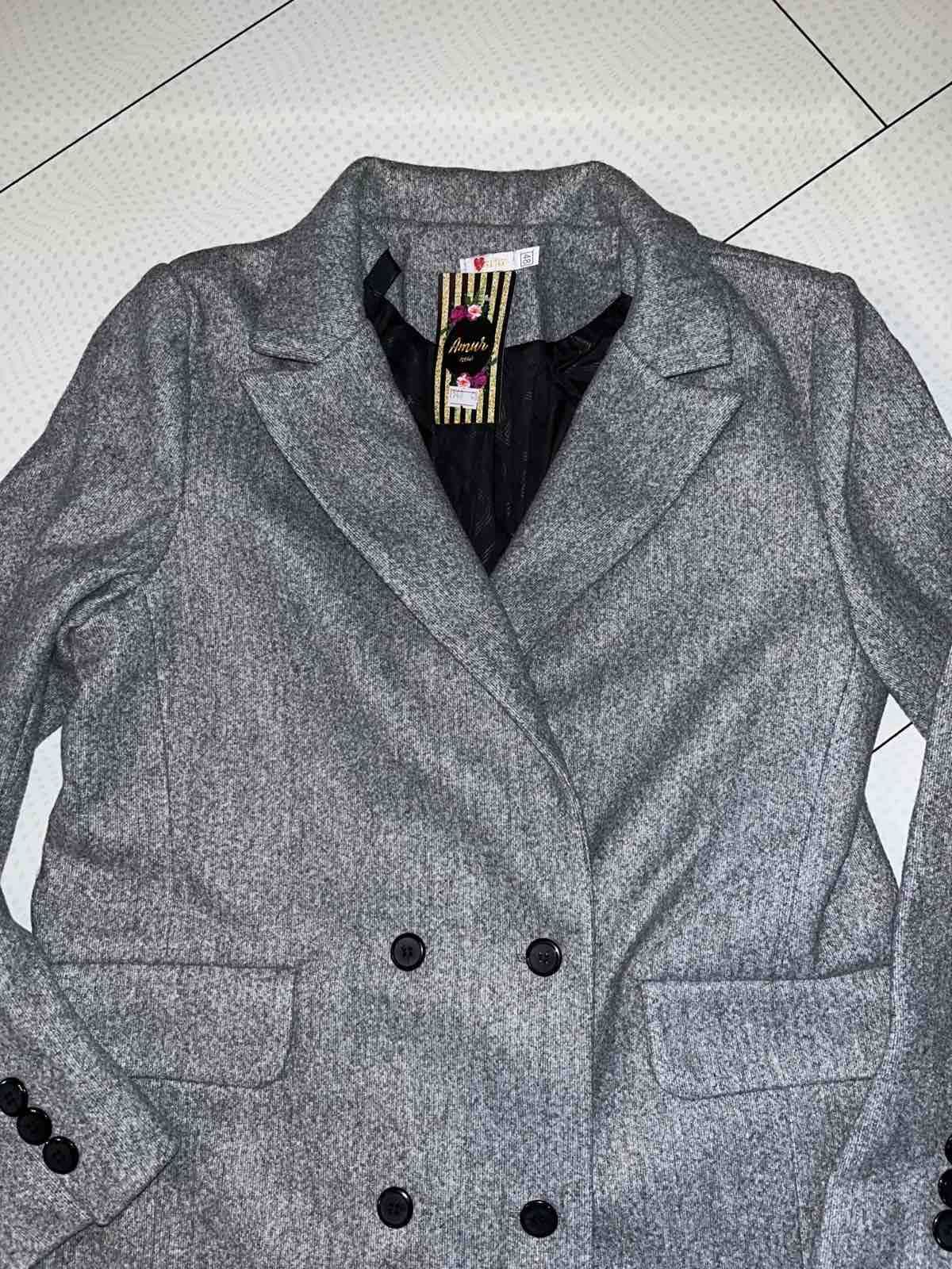 Стильне жіноче демісезонне пальто, розмір 48