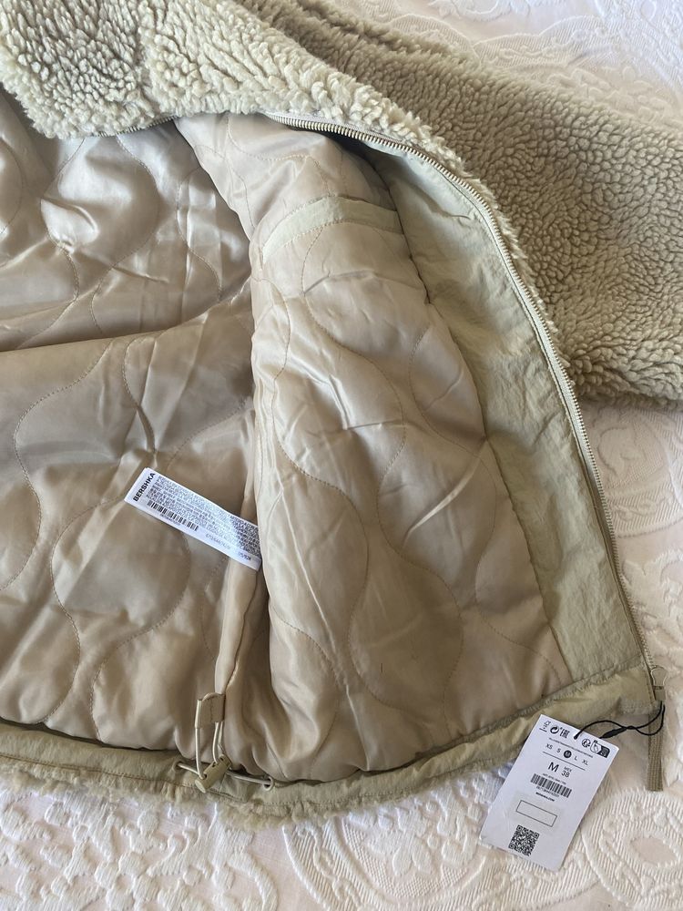 Casaco quente pelo Bershka NOVO com etiqueta tamanho M