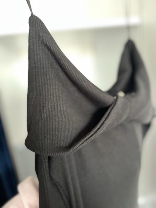 Чорне плаття по фігурі - Reserved (36- s)