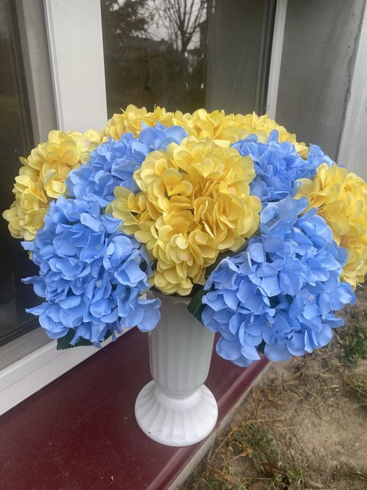 Декор гортензіі виглядають як живі квіти