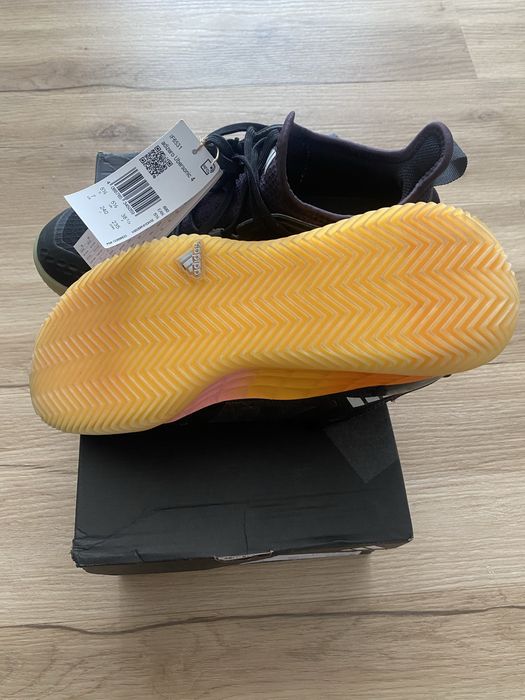 Tenis Adidas Ubersonic 4