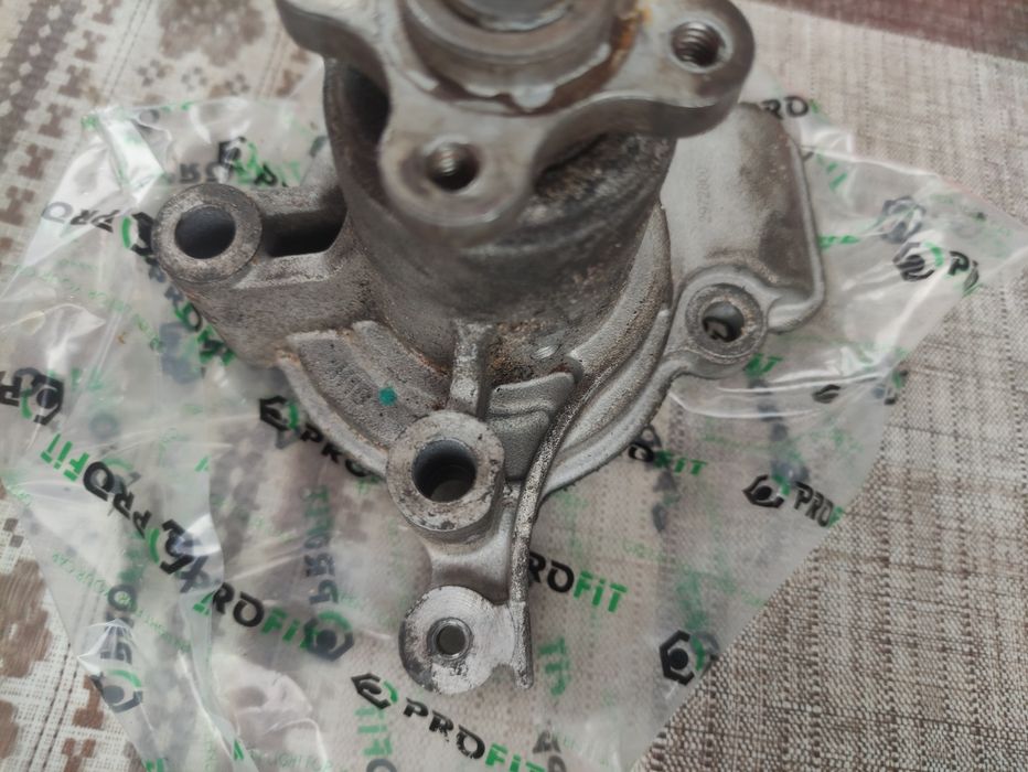 Помпа від 2.0 бензин