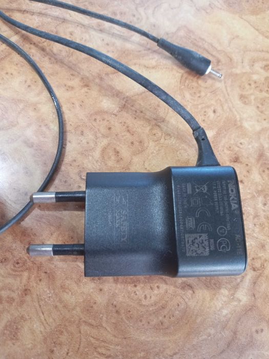 Зарядное устройство Nokia с тонким штекером