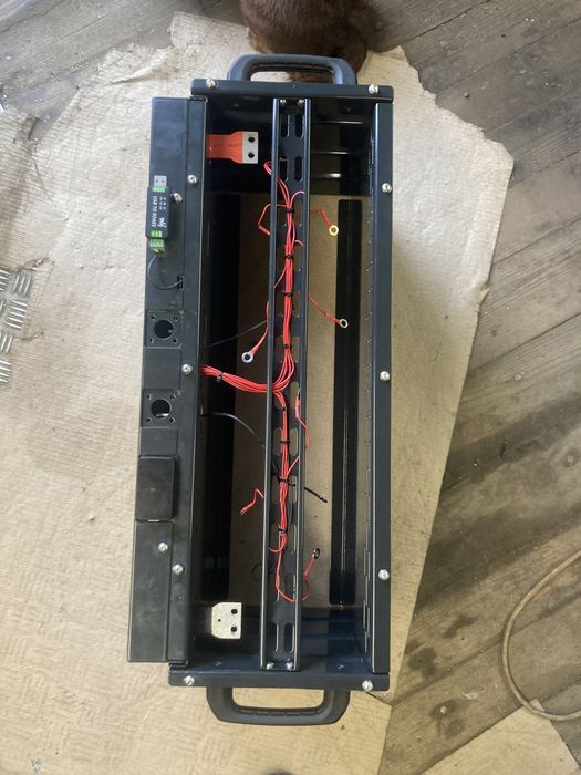 Ящик для акумуляторів