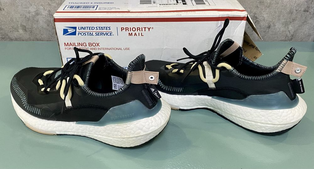 Кроссовки Adidas UltraBoost 21 x Parley Carbon 9US. оригінал.