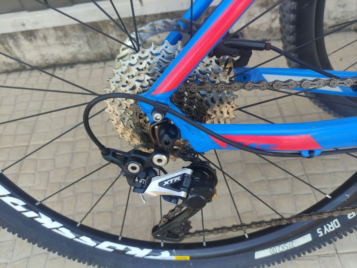 Vendo bicicleta CUBE  AIM PRO impecável