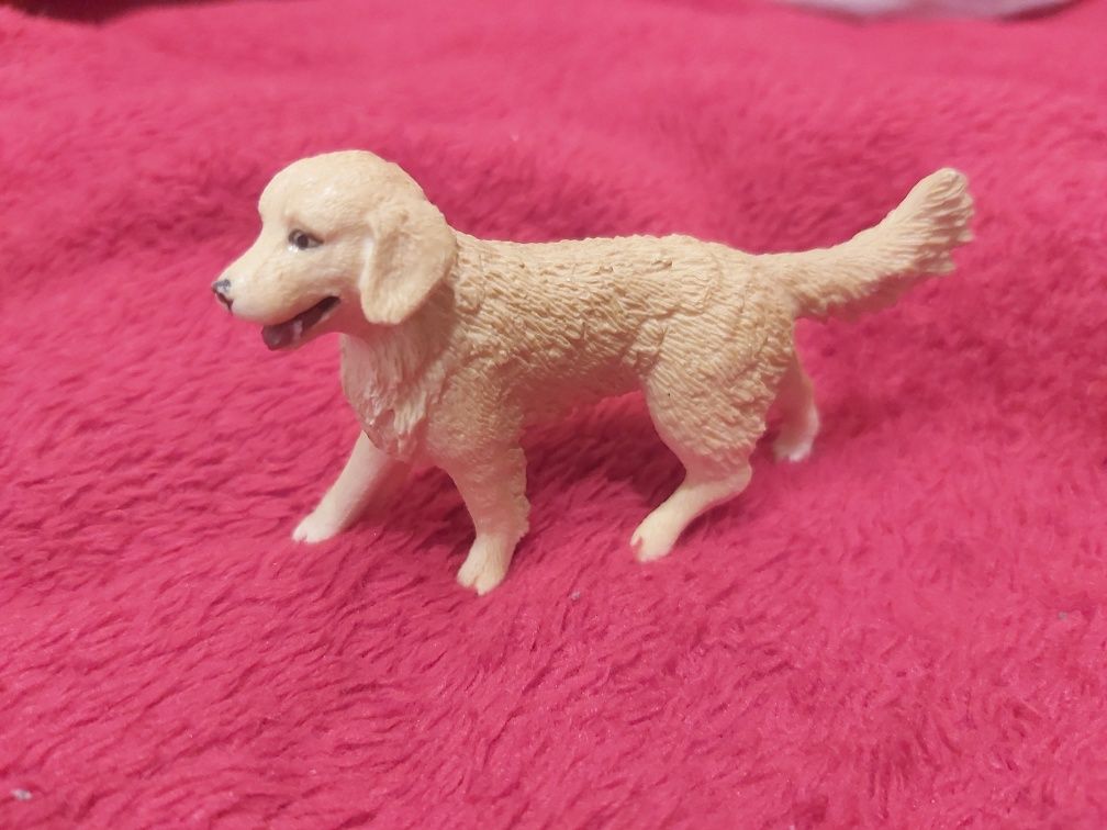 Schleich Golden retriever pies