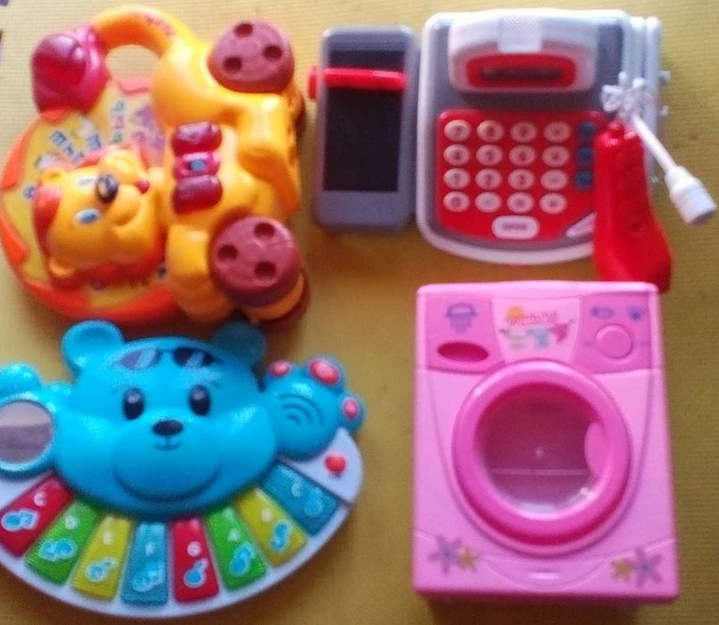 выросли детские игрушки разнообразные для развития с мелодиями