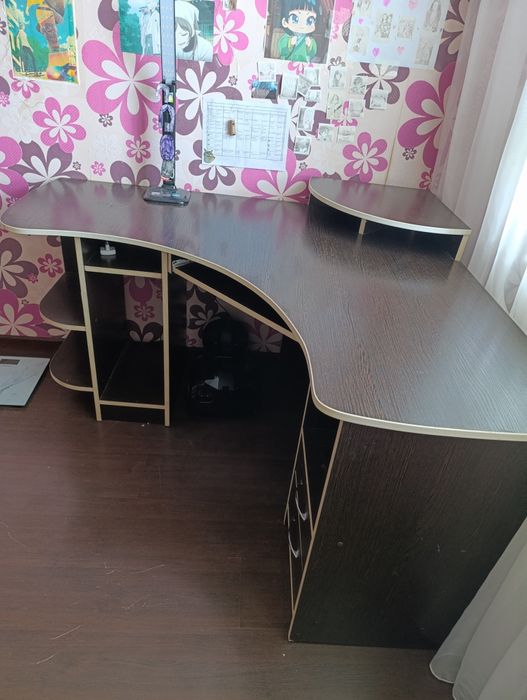Стіл письмовий кутовий