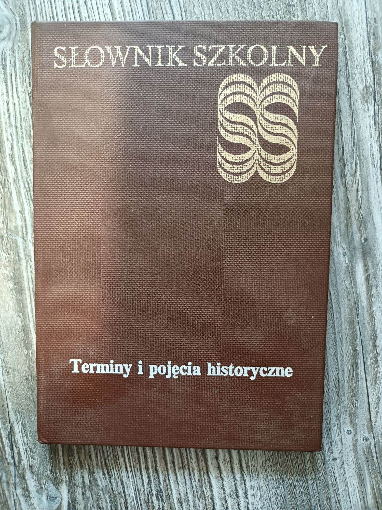 Słownik szkolny terminy i pojęcia historyczne 1990